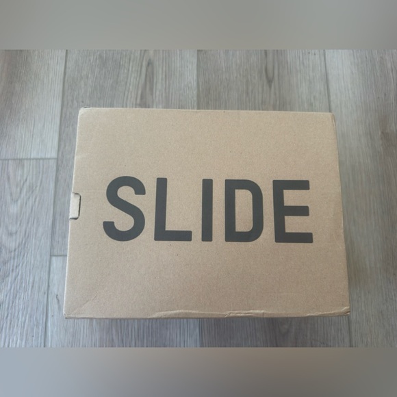 YEEZY SLIDE Gray Sandals 🩶 - Picture 6 of 6